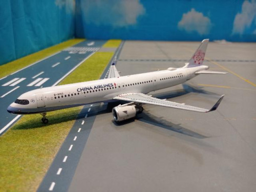AV2066 1:200 China Airlines A321NEO B-18102 [Width 17.5 Length 22 Height 6 cms]