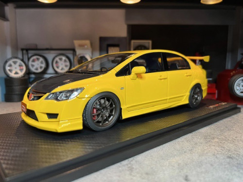 Ignition [IG2831] 1:18 Honda Civic(FD2) Type R Yellow [Width 10 Length 27 Height 7 cms]