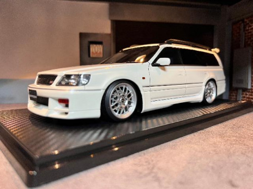 Ignition: IG2885 1:18 Nissan Stagea 260RS (WGNC34) Pearl White [Width 10 Length 24 Height 7 cms]  