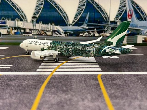 Gemini Jets 1:200 QantasLink A220-300 VH-X4A “Minyma Kutjara Tjukurpa” G21319 3