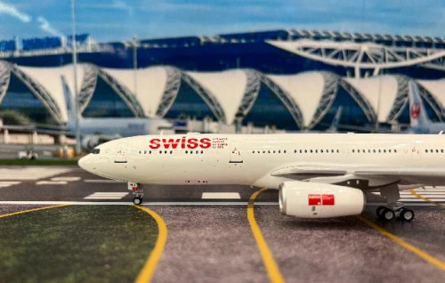 Inflight 1:200 Swiss A330-300 HB-JHH B333JHH  [Width 30 Length 31 Height 8.5 cm] 5