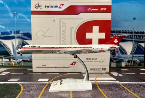 JCWings 1:200 Swissair MD-82 PH-MBZ LH2373 [Width 16 Length 22.5 Height 4.5 cm]
