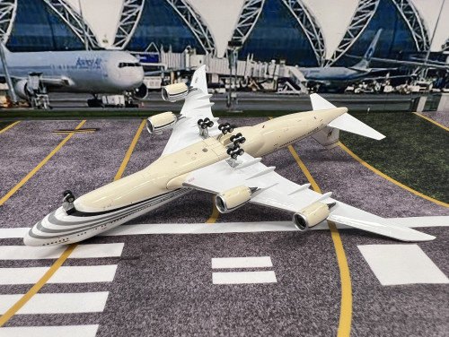 Phoenix 1:400 Brunei Sultan’s Flight 747-8 V8-BKH PH1947 [Width 18 Length 18.5 Height 4.5 cm] 7