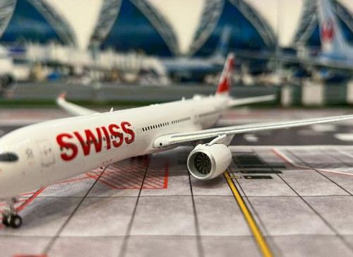 Phoenix 1:400 Swiss A350-900 HB-IFB PH12026 [Width 16 Length 16.5 Height 4 cm] 7