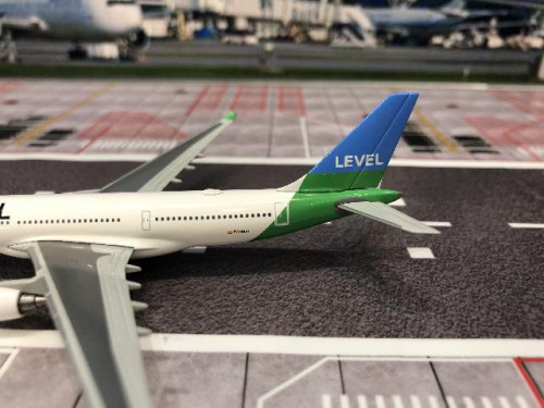 Herpa Wings 1:500 Level A330-200 EC-MOU HW537254 [Width 12 Length 12 Height 3.5 cm] 3