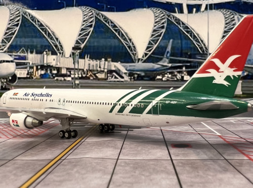 Phoenix PH1882 1:400 Air Seychelles 767-300ER S7-ASY [Width 12 Length 13 Height 3.5 cm] 6