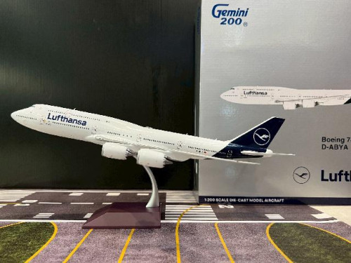 Gemini Jets 1:200 Lufthansa 747-8 D-ABYA G21242 [Width 32 Length 36 Height 8 cm]