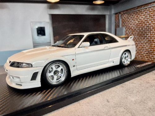 Ignition [IG2254] 1:18 Nismo R33 GT-R 400R White [Width 10 Length 25 Height 7 cms]