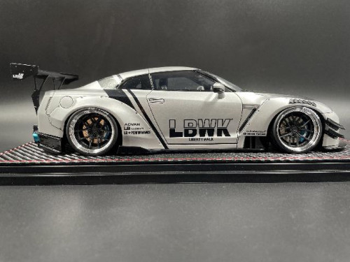 Ignition [IG2343] 1:18 LB-WORKS Nissan GT-R R35 type 2 Silver With Mr. Kato [Width 10 Length 25 Heig 6