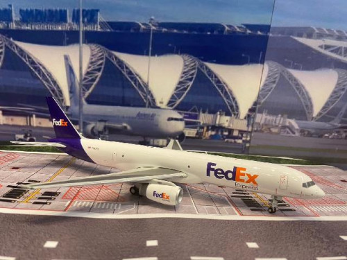 Gemini Jets 1:200 FedEx 757-200SF N921FD G2981 [Width 19 Length 24 Height 6 cm] 1
