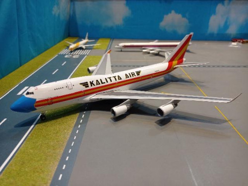 XX20120 1:200 Kalitta Air 747-400(BCF)Mask N744CK [Width 30 Length 35 Height 6 cms]