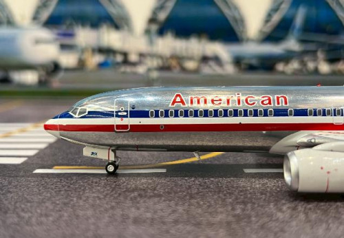 Inflight 1:200 American 737-823 N889NN IF738AA0825P [Width 18 Length 18.5 Height 6 cm] 5