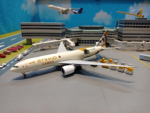 GJ2146 1:400 Etihad Cargo 777-200LRF A6-DDE Interactive [Width 16 Length 17 Height 5 cms]