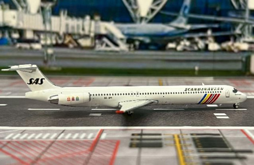 Phoenix 1:400 SAS MD-83 SE-DPI PH12057 [Width 8 Length 11.5 Height 2 cm] 4