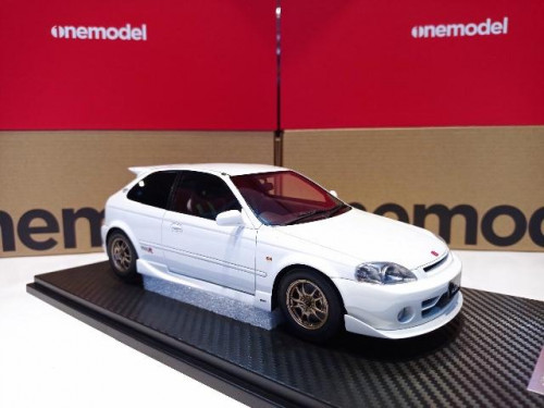 One Model: 16B08-02 1:18 Civic EG6 Spoon Sil [Width 10 Length 24 Height 7 cms] 1