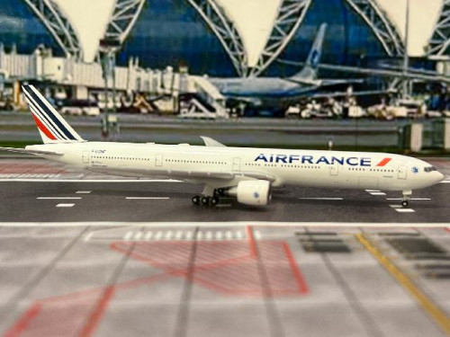 Herpa Wings 1:500 Air France 777-300ER F-GZNF HW535618-001 [Width 13 Length 14.5 Height 3.5 cm] 1