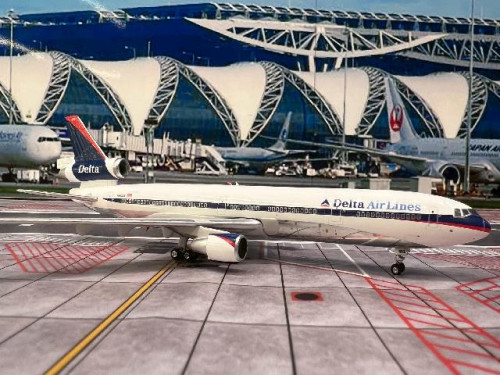 Phoenix 1:400 Delta MD-11 N802DE P4630 2