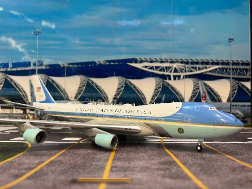 Inflight 1:200 USAF VC-25A #28000t IFVC25A1126P [Width 30 Length 35 Height 10 cm] 2