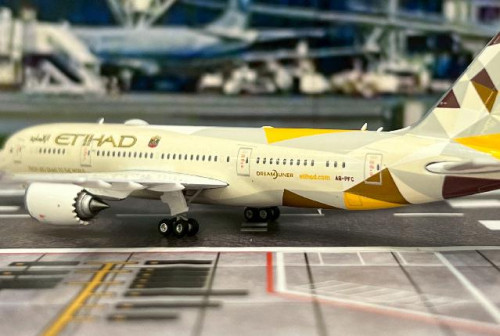 Phoenix 1:400 Etihad B787-8 A6-PFC PH12065 [Width 15 Length 15.5 Height 4.5 cm] 8