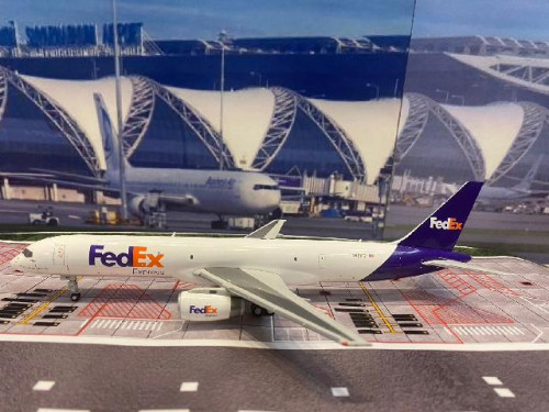 Gemini Jets 1:200 FedEx 757-200SF N921FD G2981 [Width 19 Length 24 Height 6 cm] 2