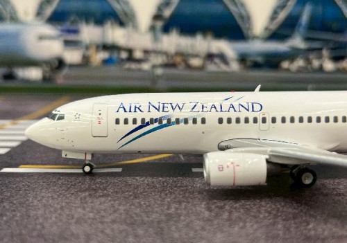 Inflight 1:200 Air New Zealand 737-33R ZK-NGA IF733NZ0624 [Width 14 Length 17 Height 5.5 cm] 5