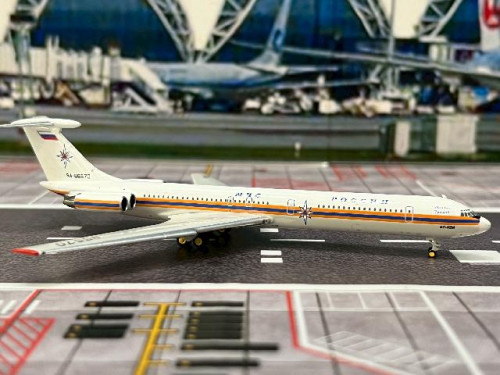 Phoenix 1:400 Russia Emercom IL-62M RA-86570 PH12006 [Width 11 Length 13.5 Height 3 cm] 2