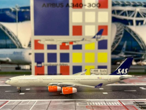 Phoenix 1:400 SAS A340-300 OY-KBD 12001 [Width 15 Length 15.5 Height 4 cm]