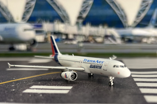 Phoenix 1:400 Cubana-Transaer A320-200 EI-TLJ PH1939 3