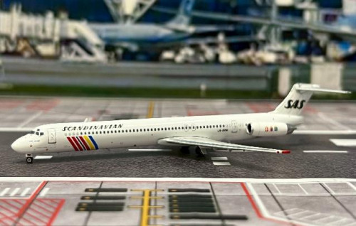 Phoenix 1:400 SAS MD-82 LN-RMN PH12056 [Width 8 Length 11.5 Height 2 cm] 1
