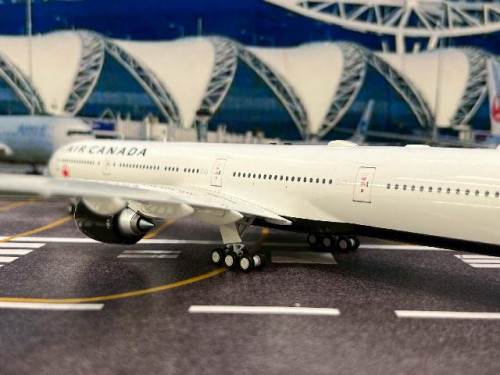 Inflight 1:200 Air Canada 777-333/ER C-FIUR B773ACIUR [Width 33 Length 37 Height 8 cms] 8