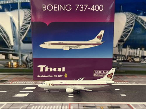 Phoenix Model 1:400 Thai 737-400 HS-TDH King 's logo PH1692 [Width 7 Length 9 Height 2.5 cm]