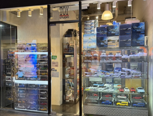 Toy Studio - 3/F Center Point Siam Square: Tel.086-3566868