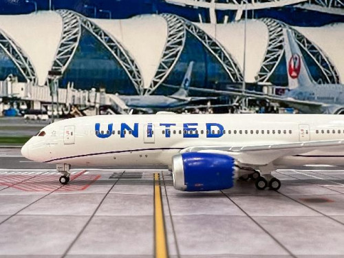 Gemini Jets 1:400 United Airlines B787-8 N26902 GJ2329 3