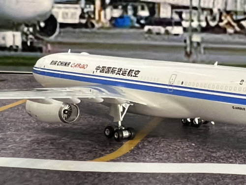 Phoenix 1:400 Air China Cargo A330-200 B-6090 PH1941 6