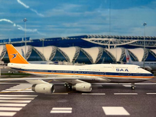 Inflight 1:200 South African 747-444 ZS-SAW IF744SA0524P [Width 30 Length 35 Height 6 cms] 2