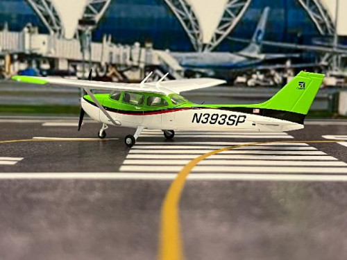 Gemini Jets 1:72 Cirrus Aviation Cessna 172S N393SP GG020 [Width 15 Length 12 Height 3.5 cm] 3
