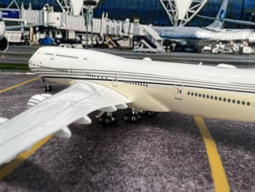 Phoenix 1:400 Brunei Sultan’s Flight 747-8 V8-BKH PH1947 [Width 18 Length 18.5 Height 4.5 cm] 5