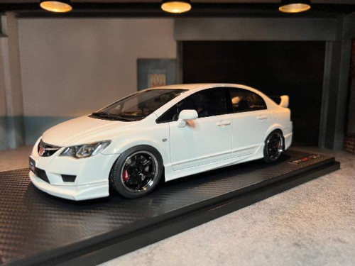 Ignition:IG2826 1:18 Honda Civic (FD2) Type R White [Width 10 Length 27 Height 7 cms]