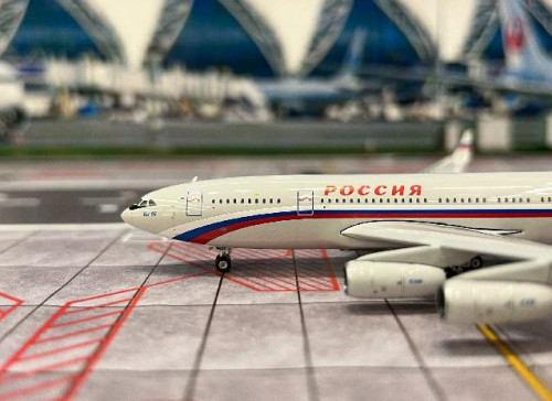 Phoenix 1:400 Rossiya SLO IL-96-300 RA-96023 PH12054 [Width 15 Length 13.5 Height 4 cm] 5