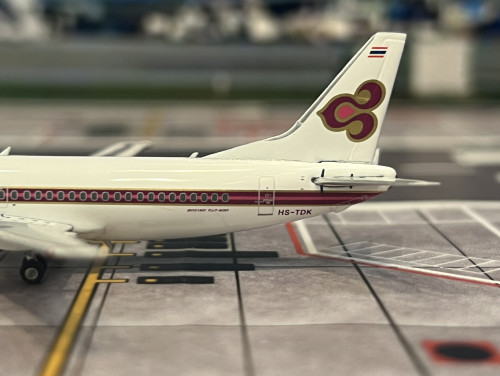 PH1694 1:400 Thai 737-400 HS-TDK King 's logo [Width 7 Length 9 Height 2.5 cm] 6