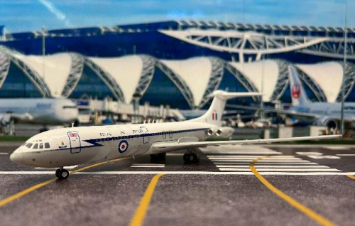 JCWings 1:200 Royal Air Force Vickers VC10 C1K XV104 LH2386 [Width 17 Length 26 Height 5 cm] 7