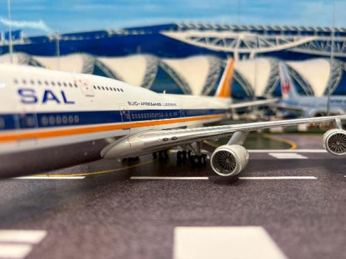 Inflight 1:200 South African 747-444 ZS-SAW IF744SA0524P [Width 30 Length 35 Height 6 cms] 7