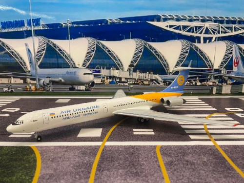 Herpa Wings 1l200 Air Ukraine IL-62M UR-86135 HW572699 [Width 22 Length 27 Height 6 cm]