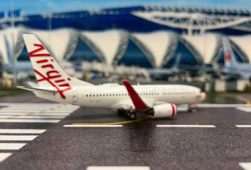 JFox 1:200 Virgin Australia 737-700 VH-VBY JF7377009L [Width 18 Length 17 Height 6 cms] 4