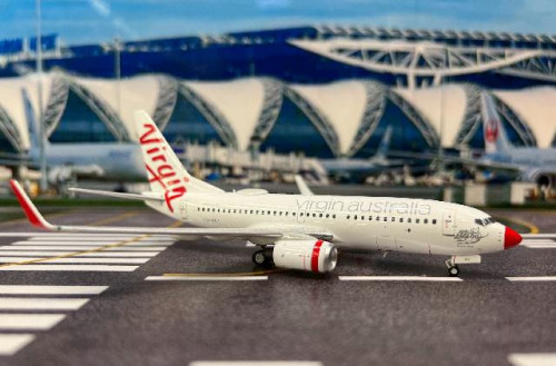 JFox 1:200 Virgin Australia 737-700 VH-VBY JF7377009L [Width 18 Length 17 Height 6 cms] 2