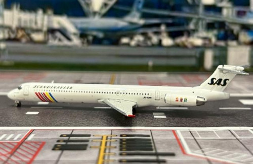 Phoenix 1:400 SAS MD-82 LN-RMN PH12056 [Width 8 Length 11.5 Height 2 cm] 3