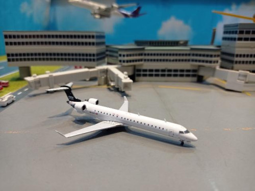 GJ2031 1:400 Mesa CRJ900ER N942LR [Width 6 Length 9 Height 2 cms] 1
