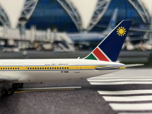 Phoenix 1:400 Air Namibia 767-300ER V5-NMB PH1948 [Width 12.0 Length 13.5 Height 3.5 cm] 4