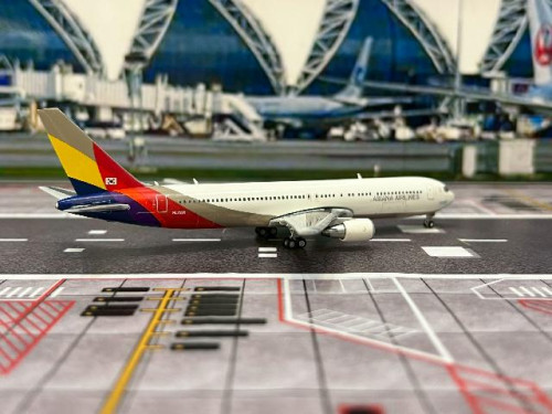 JCWings 1:400 Asiana 767-300 HL7528 XX40668 [Width 12 Length 13.5 Height 3.5 cm] 4