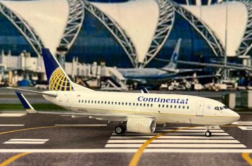 Inflight 1:200 Continental 737-524 N16632 IF735CO0825 [Width 14 Length 15.5 Height 4.5 cm] 2